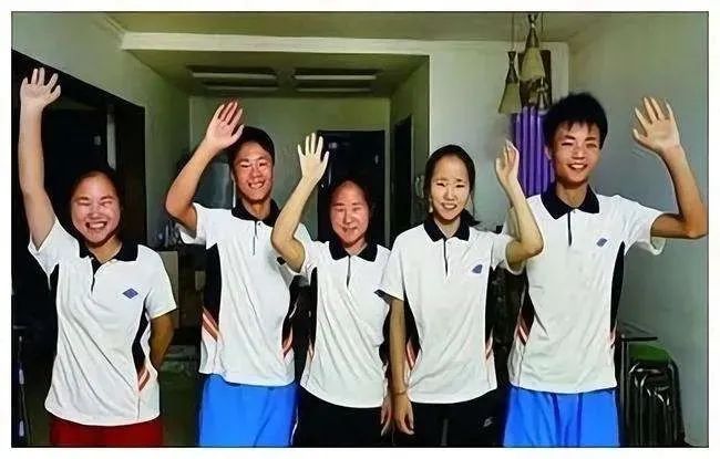 中国首例“5胞胎”长大了!个个年满20岁,如今现状却让人唏嘘......(图18) 37.jpg