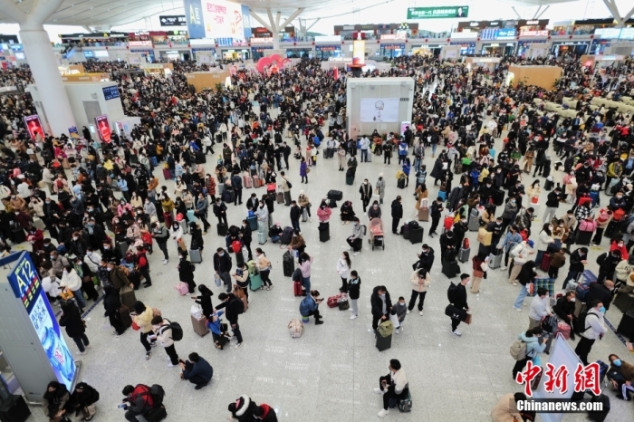 资料图 1月17日,旅客在深圳北站候车大厅有序候车。<a target='_blank' href='//www.chinanews.com/'>中新社</a>记者 陈文 摄 资料图 1月17日,旅客在深圳北站候车大厅有序候车。<a target='_blank' href='//www.chinanews.com/'>中新社</a>记者 陈文 摄