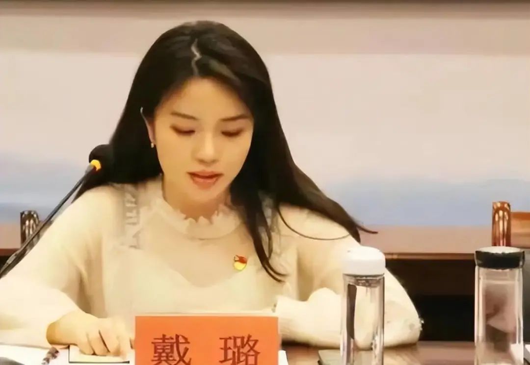 权色交易!又一美女官员落马,越挖越不寻常!(图4) 33.jpg