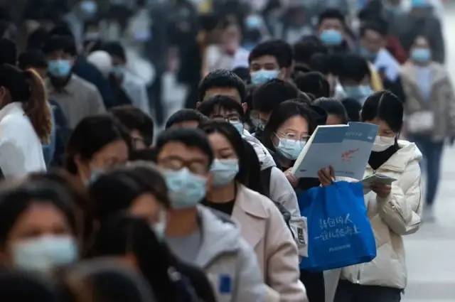 大学生不想当脱下长衫的孔乙己,是谁的错?(图5) 52.jpg