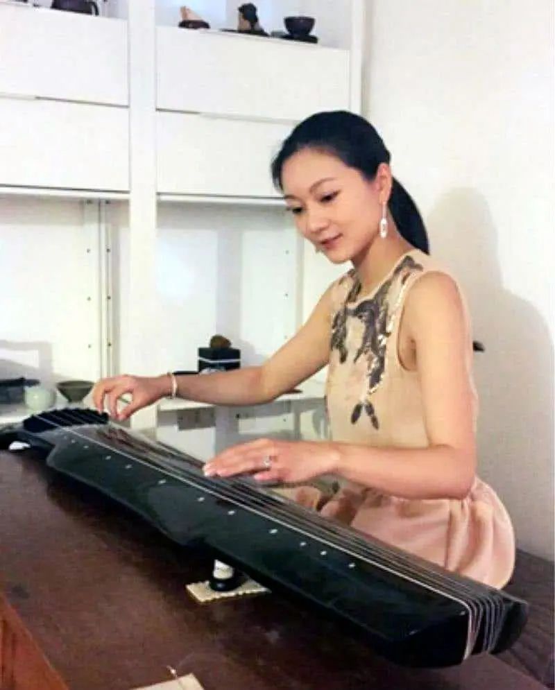 73岁的张艺谋:尽管岳母比自己小了11岁,给她尽孝也能坦然(图13) 32.jpg