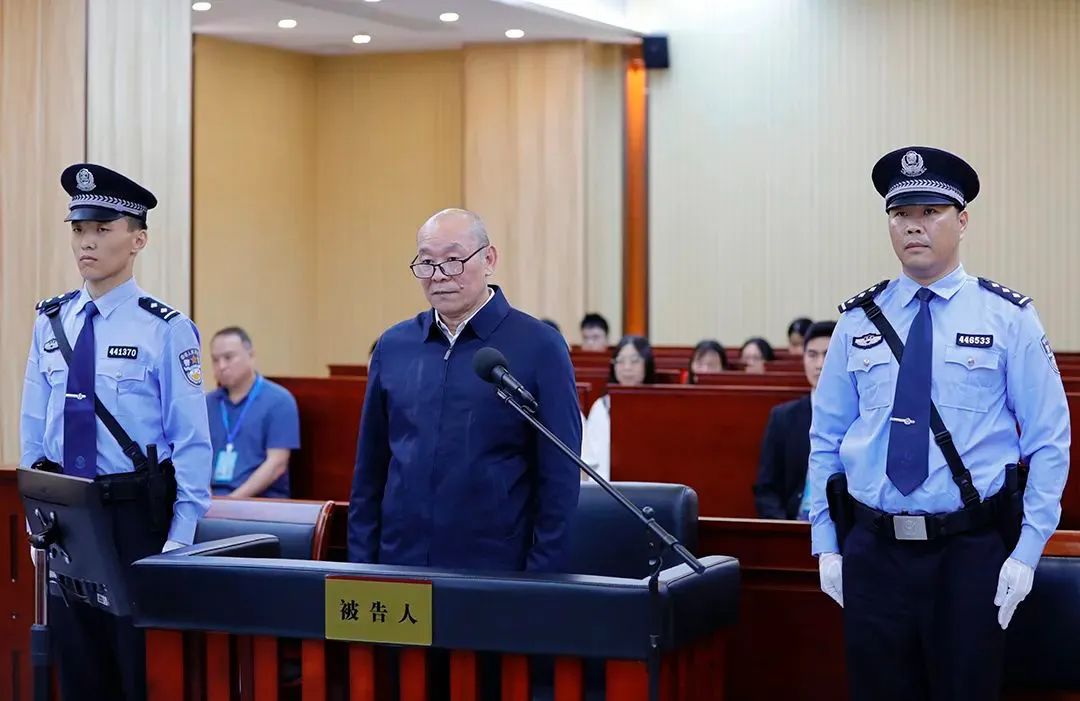 涉案金额40亿!新中国最大贪污案主犯受审(图1) 1.jpg