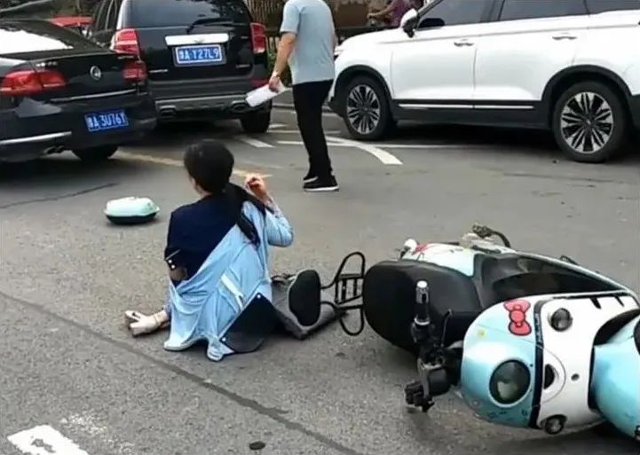 老交警透露的秘诀:开车不小心撞到人,正确的处理流程(图1) 3.jpg