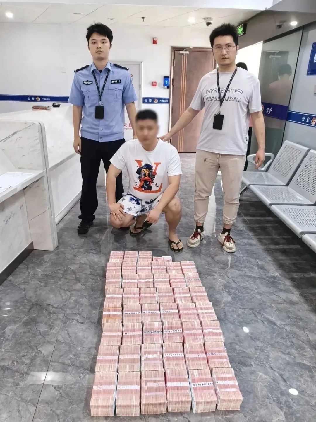 预约1天内取450万元现金,银行柜员报警!28岁男子当场被抓(图6) 11.jpg