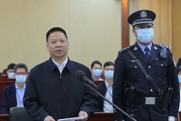 贪污9亿、挪用14亿!新中国最大银行贪污案主犯许国俊,被判无期(图3) 3.jpg