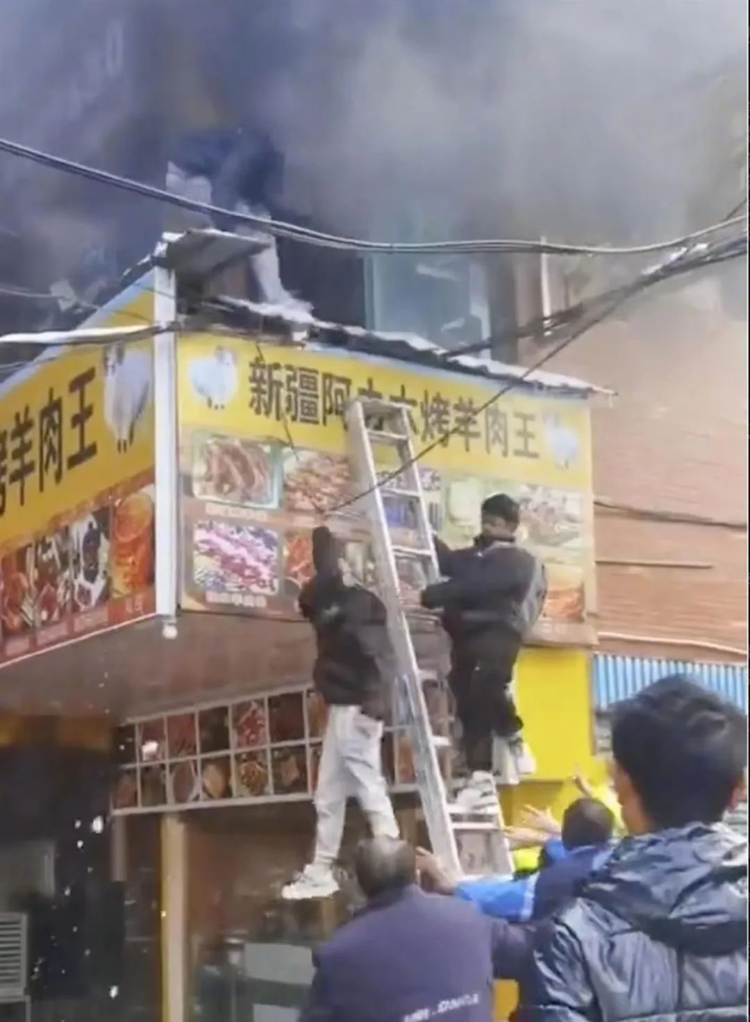 多名学生在新余火灾中遇难:培训教室由塑料板隔断,少有窗户逃生(图2) 4.jpg