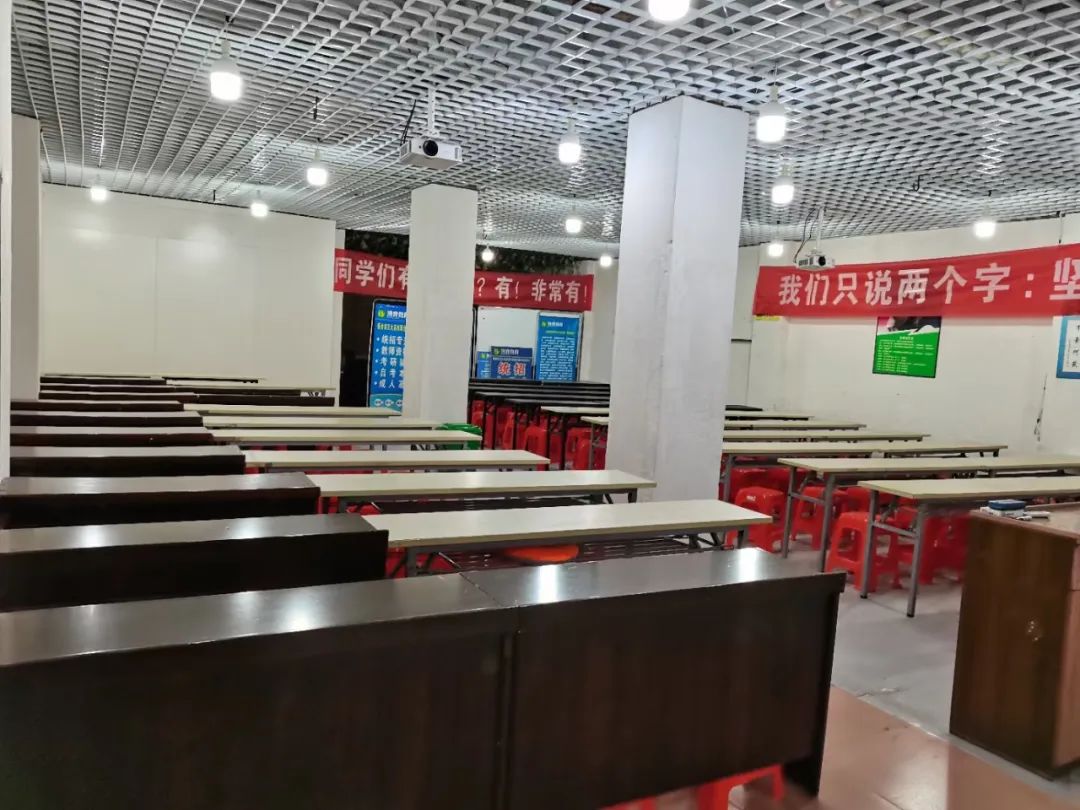多名学生在新余火灾中遇难:培训教室由塑料板隔断,少有窗户逃生(图4) 6.jpg