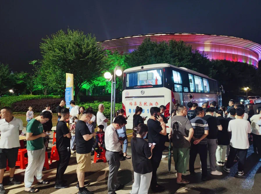 深夜,献血排长队!广东梅大高速路面塌方事故最新进展(图7) 7.jpg