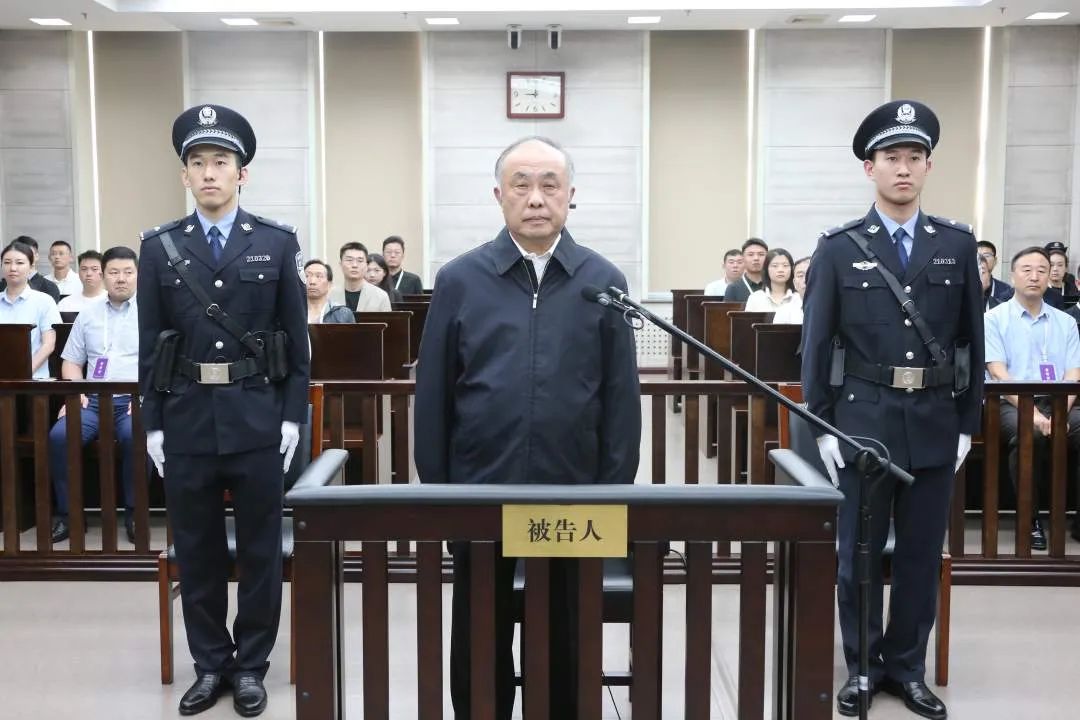 死缓,终身监禁!何泽华受贿、利用影响力受贿案一审宣判(图1) 640.jpg