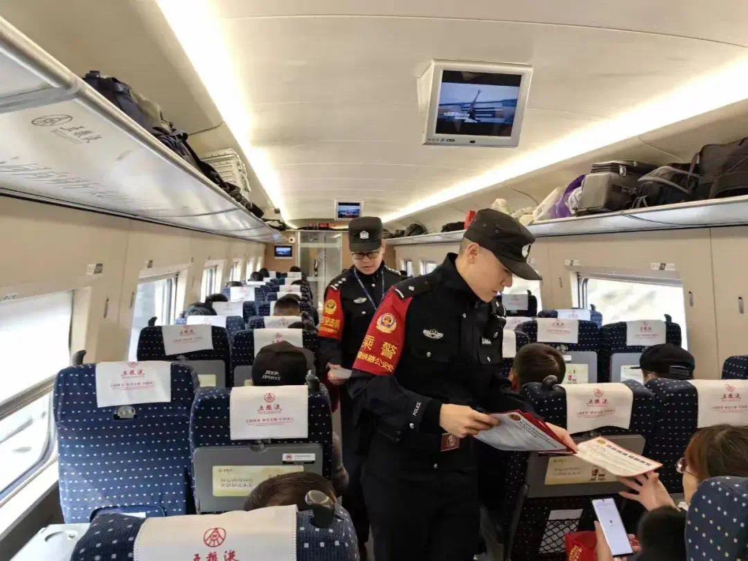 动车上吸烟导致列车降速,罚!(图2) 8.jpg