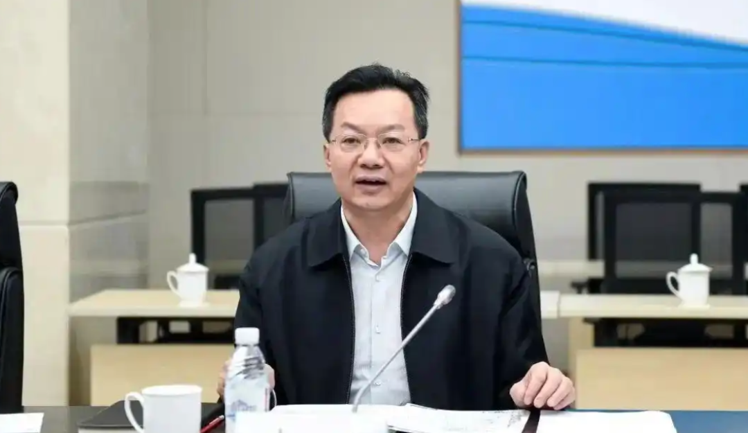 两“内鬼”被双开，一人“违规干预执纪执法活动，泄露工作秘密”