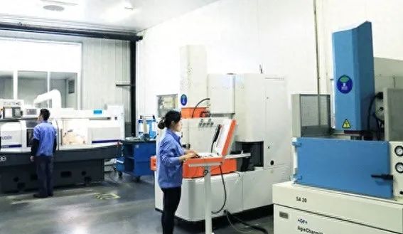 成都一公司鼓励员工减肥，发放近20万奖金：若一定时间反弹需归还