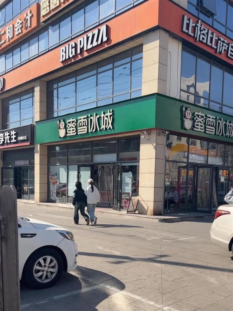 三河“招牌改色”背后：店铺招牌到底谁说了算？