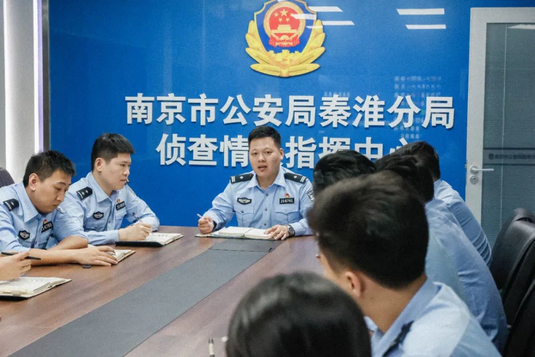 你抢不到的专家号，他们0.02秒就能挂一个