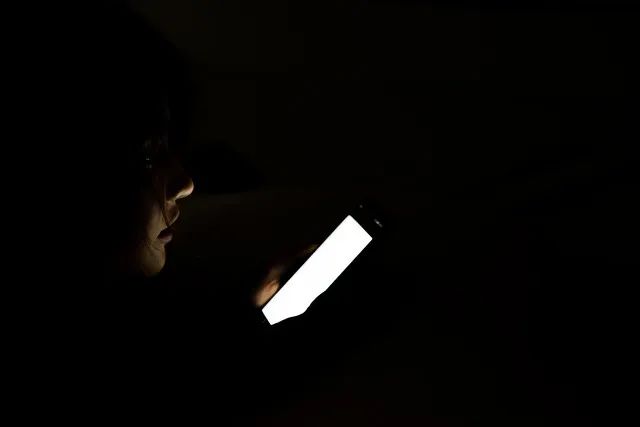男子向“失足女”转款138万元，前妻起诉返还，二审驳回：认定是性交易关系，案涉款项系嫖资，违法线索移交公安