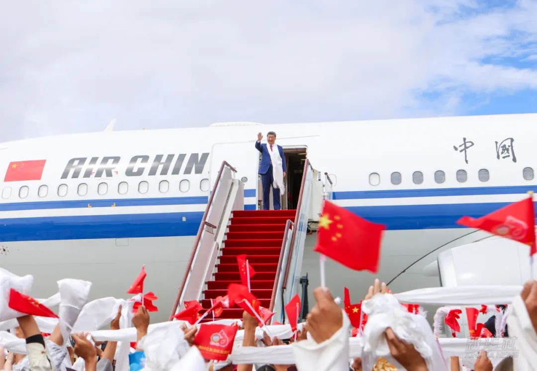习近平离开西藏返回北京(图3)