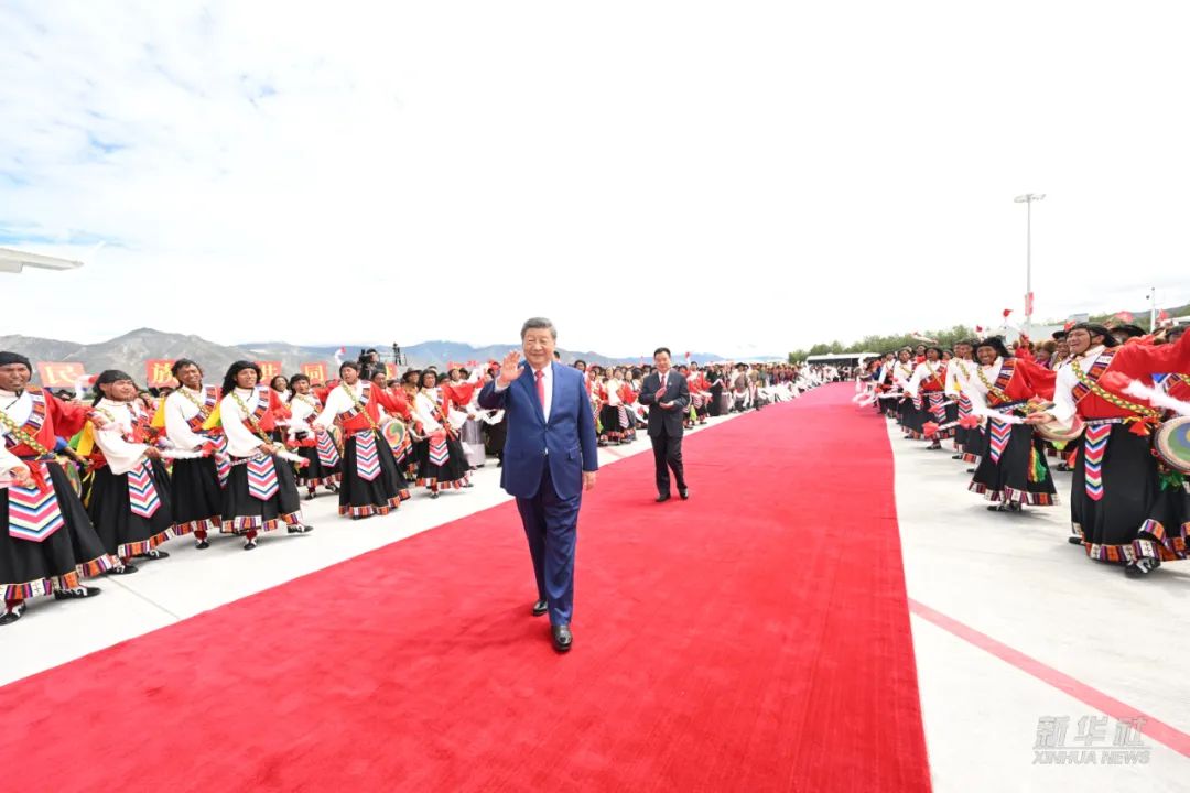 习近平离开西藏返回北京(图1)