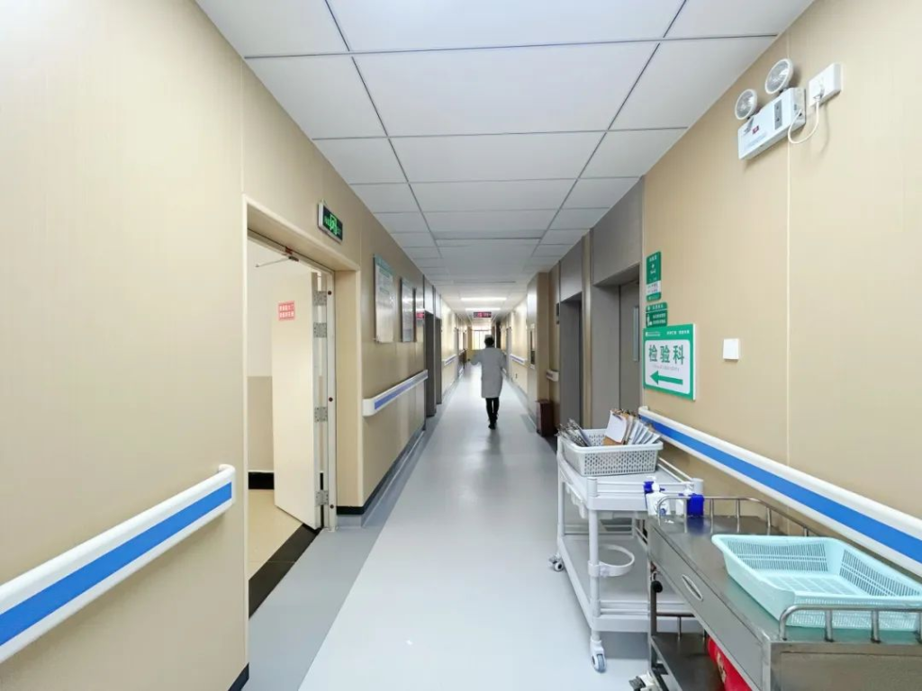 女子引产被拒诞下女婴遭当班医生违规抱养,当地卫健委:给予涉事医院警告,罚款1万元(图1) 女子引产被拒诞下女婴遭当班医生违规抱养,当地卫健委:给予涉事医院警告,罚款1万元(图1)