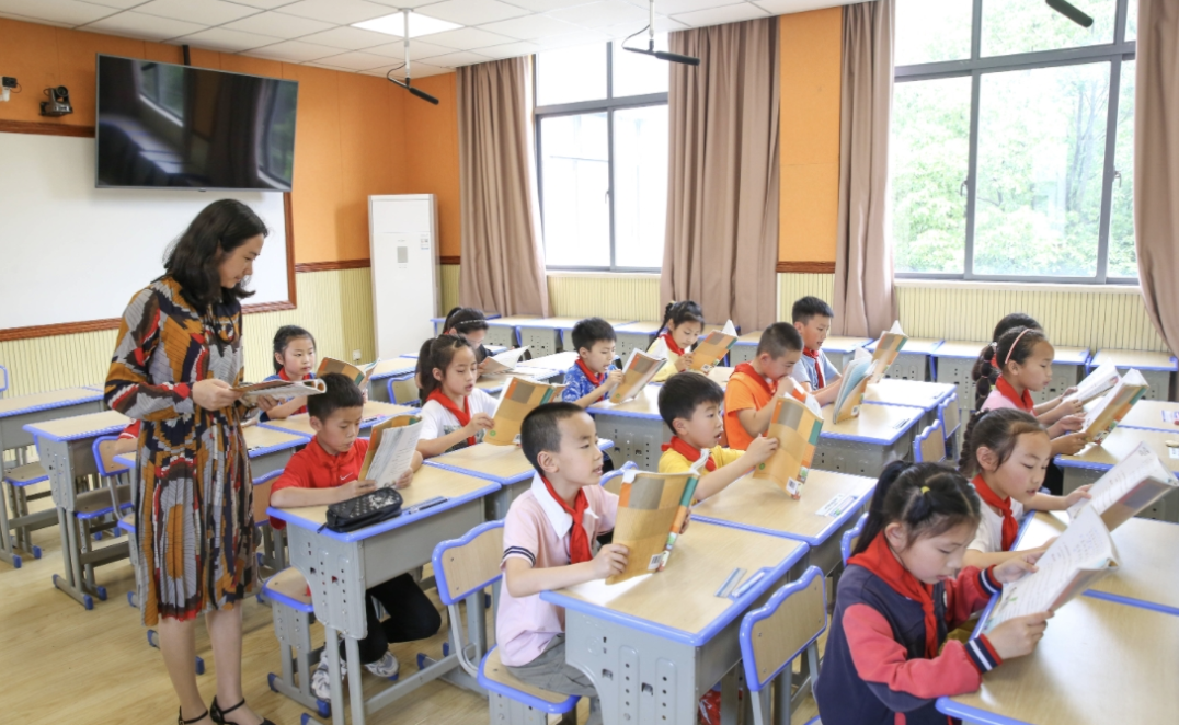 小学教师减少6.62万,小班化教学该推进了(图1) 小学教师减少6.62万,小班化教学该推进了(图1)