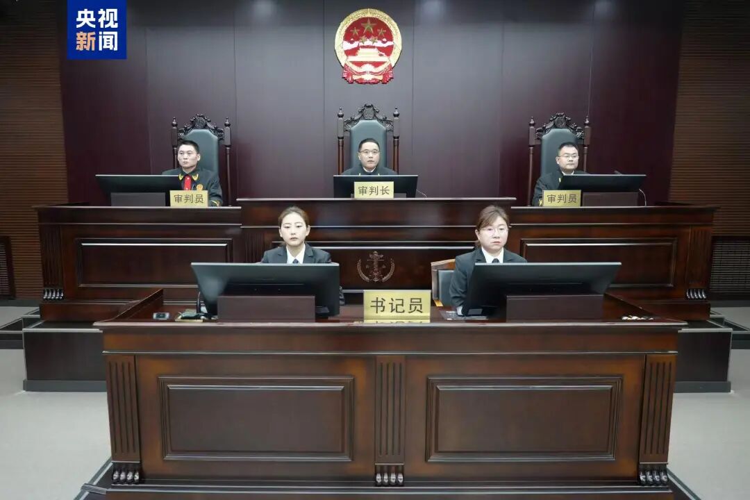 受贿1.17亿余元,李显刚一审被判无期(图2) 受贿1.17亿余元,李显刚一审被判无期(图2)