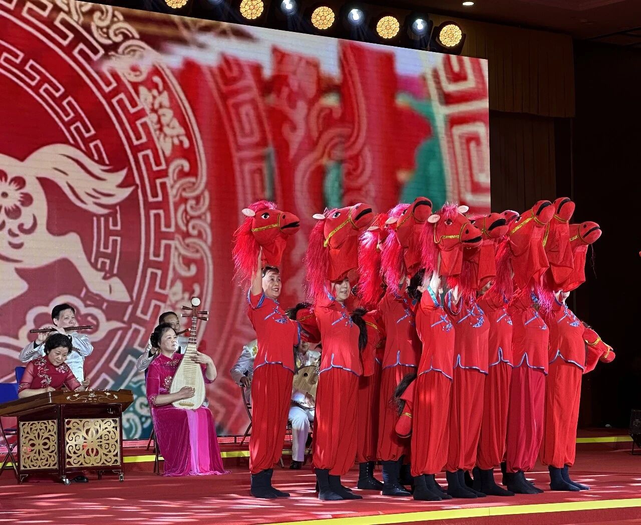 岑国荣丨骏马奔腾迎新春(图2) 1.jpg