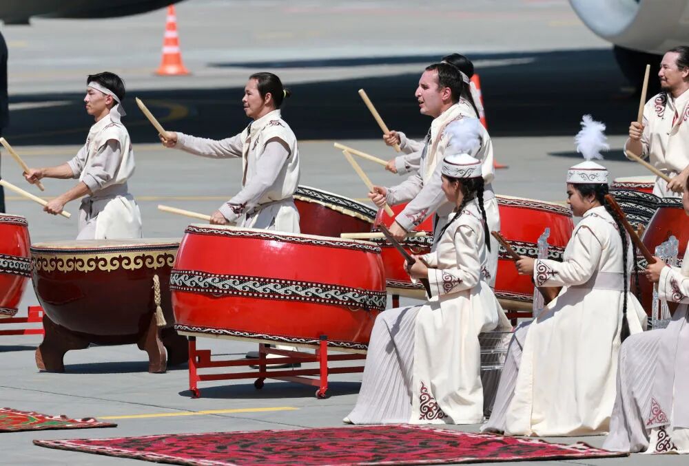 详讯:习近平抵达比什凯克出席2026年上海合作组织峰会并对吉尔吉斯斯坦进行国事访问(图2) 2.jpg