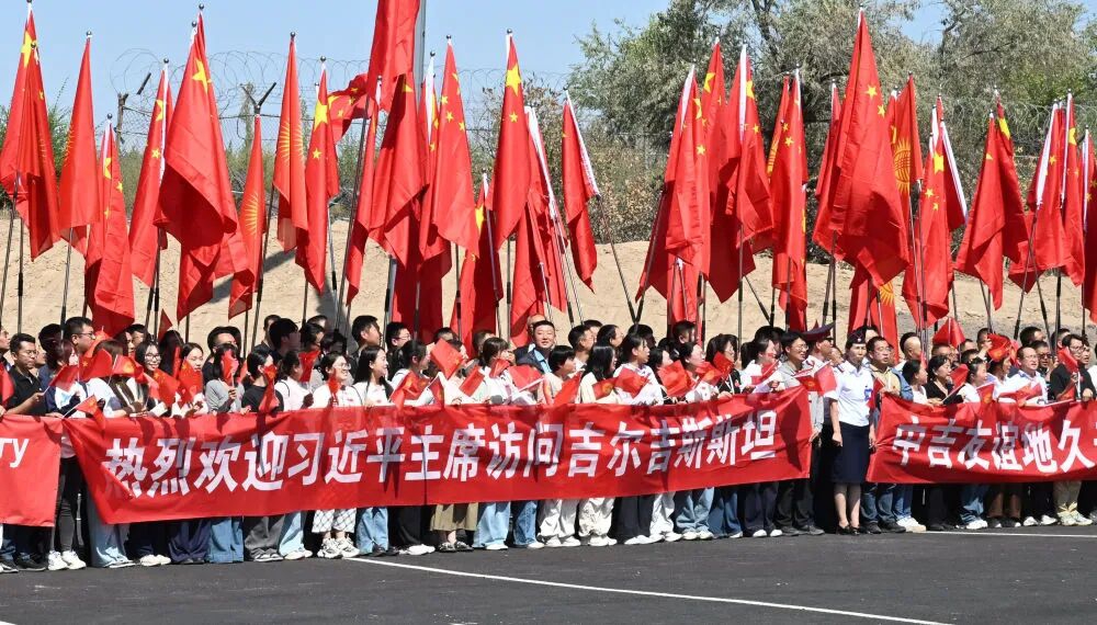 详讯:习近平抵达比什凯克出席2026年上海合作组织峰会并对吉尔吉斯斯坦进行国事访问(图5) 5.jpg