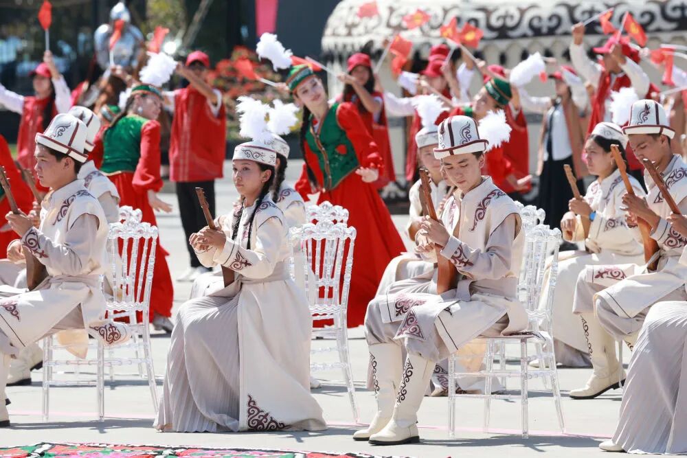 详讯:习近平抵达比什凯克出席2026年上海合作组织峰会并对吉尔吉斯斯坦进行国事访问(图6) 6.jpg