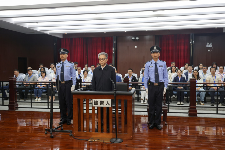 死缓！广西壮族自治区政协原副主席彭晓春一审宣判